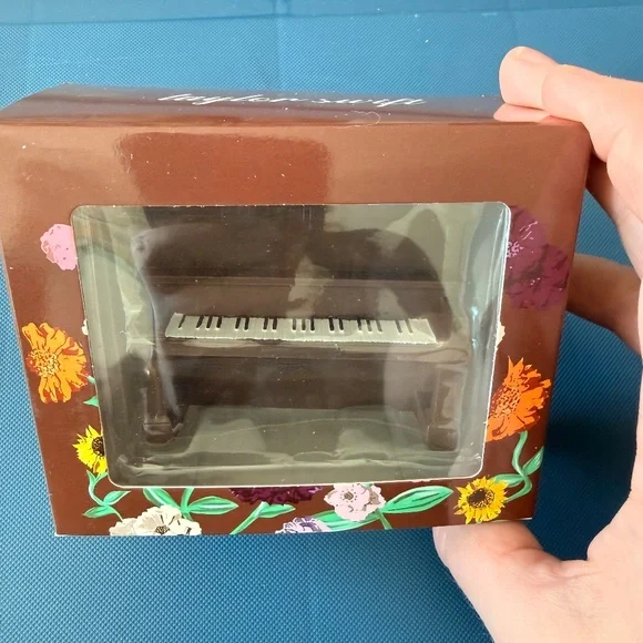 Taylor Swift  Acoustic Piano Ornament NEW - Picture 5 of 5